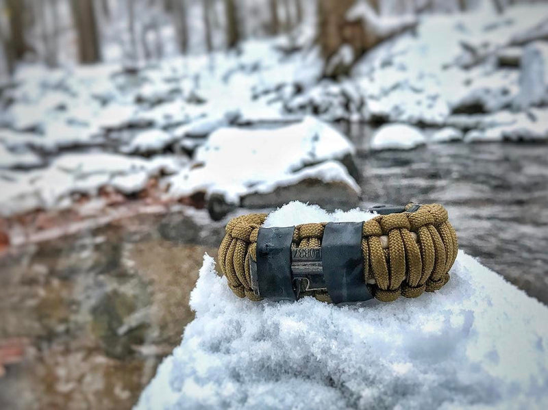 Load image into Gallery viewer, Camper Strap - Outdoor, Hike, & Kayak ready Survival Fire Starter Paracord Bracelet.