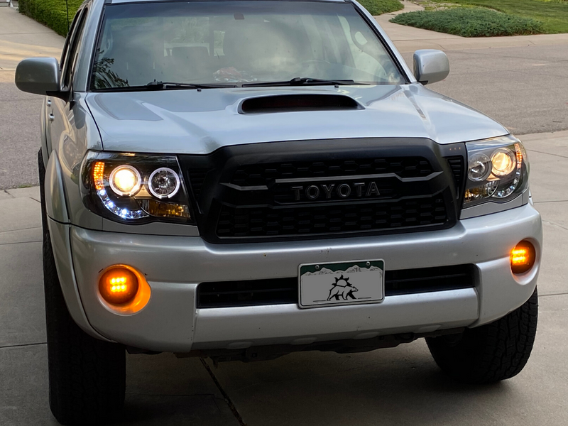 Load image into Gallery viewer, LED Fog Light Pod Replacements Brackets Kit For 2005-2011 Toyota Tacoma

