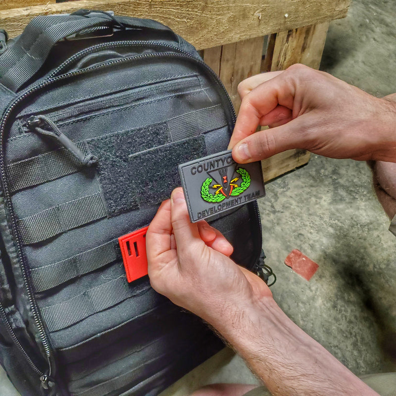 Load image into Gallery viewer, Subdued Storage Pocket Patch: A coverable two layer Velcro patch with hook and loop sides.
