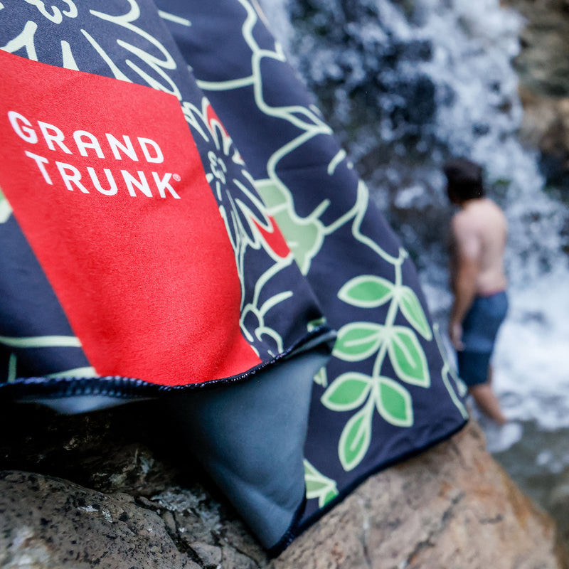 Load image into Gallery viewer, High Tide Microfiber Towel
