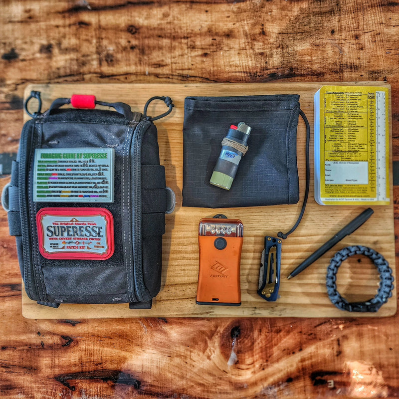 Load image into Gallery viewer, Scout Slimline: Minimalist's Paracord Bracelet for Survival Essentials - Fire, Cut, Shelter, Signal
