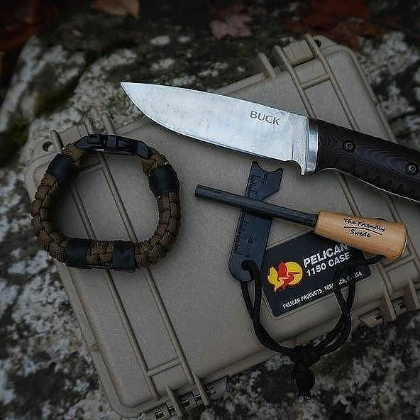 Load image into Gallery viewer, Bug Out Bracelet - Paracord Bracelet, Survive Offgrid with 30 item last ditch effort kit.

