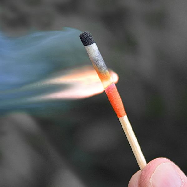 Load image into Gallery viewer, Survival Stormproof Match Kit

